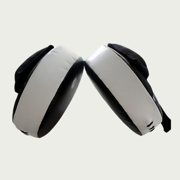 6 Round focus pads on side showng depth